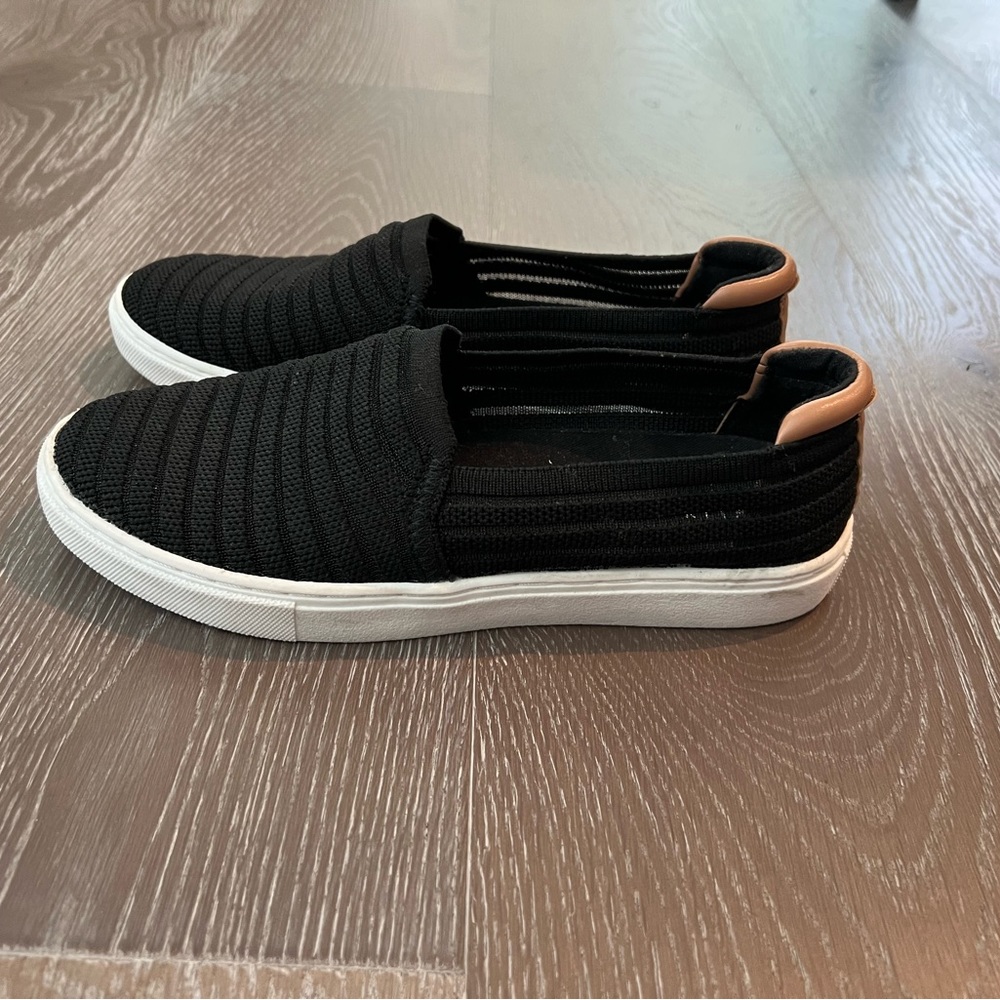 Kelly & Katie Estarr Slip-On mesh Sneaker flat size 6